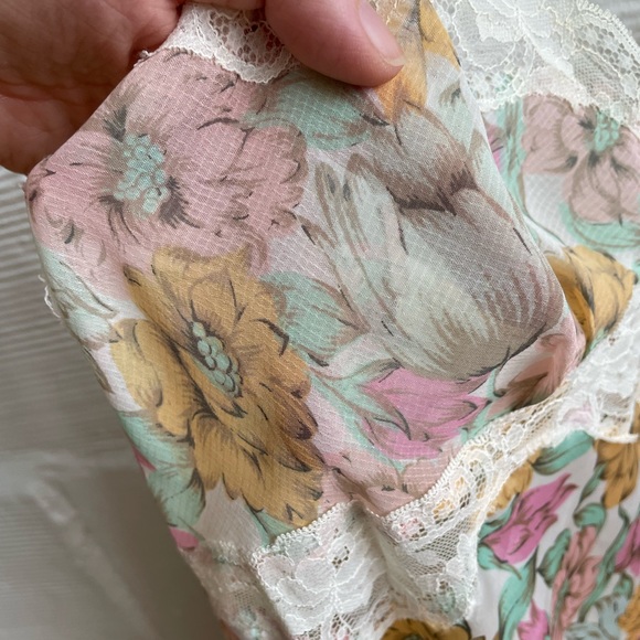 Victoria’s Secret Chemise - Picture 2 of 9